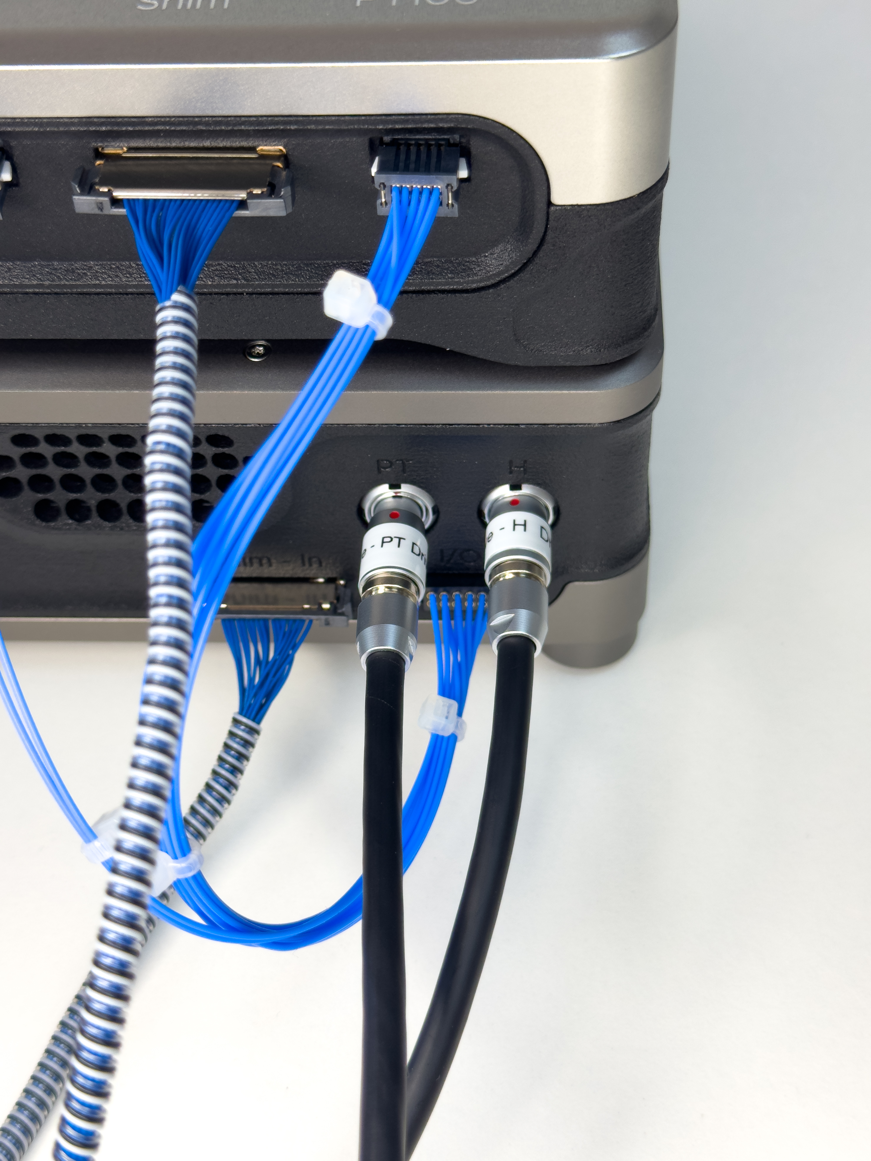 ../_images/rearcableconnections_7.jpg